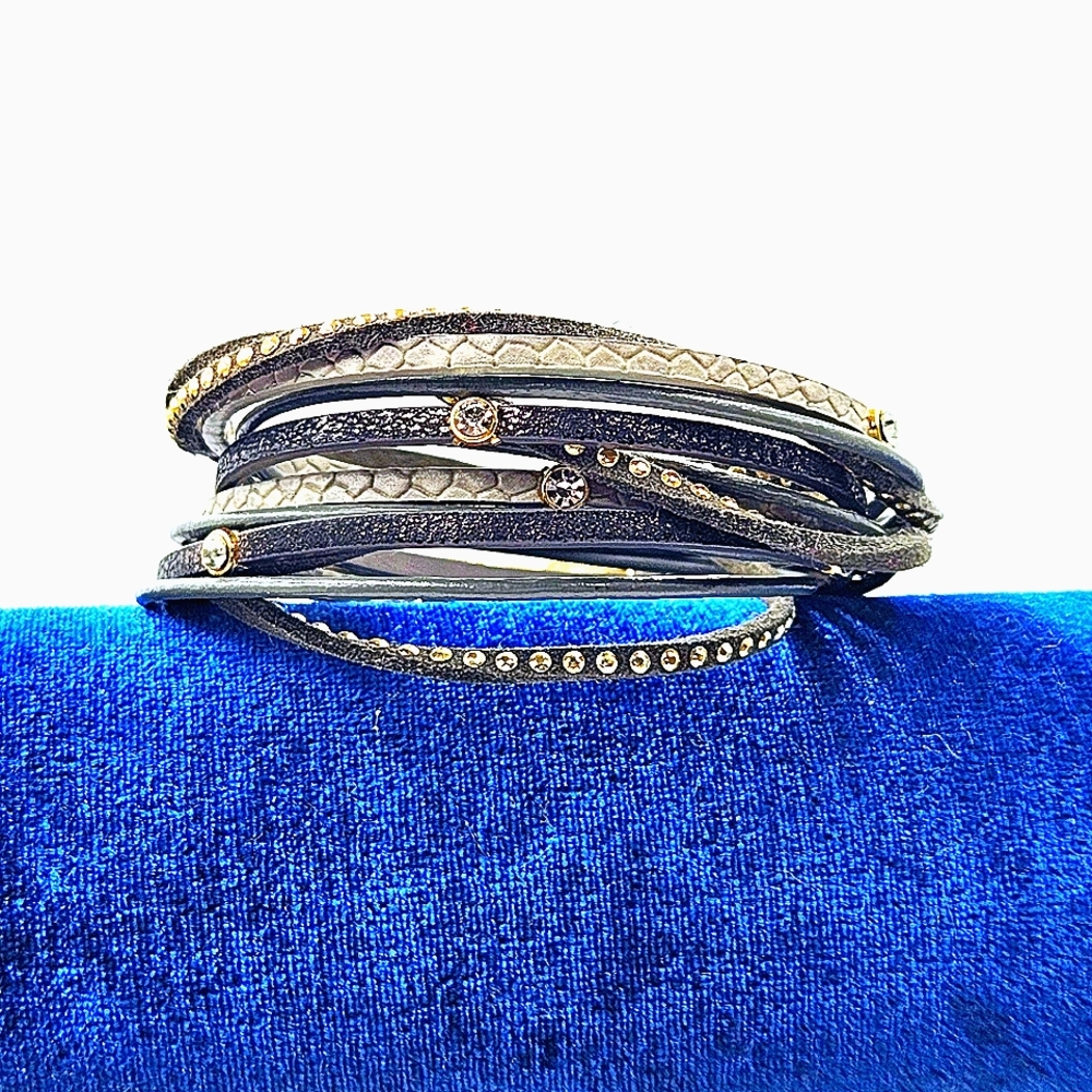 Saachi Leather Rhinestone Cuff